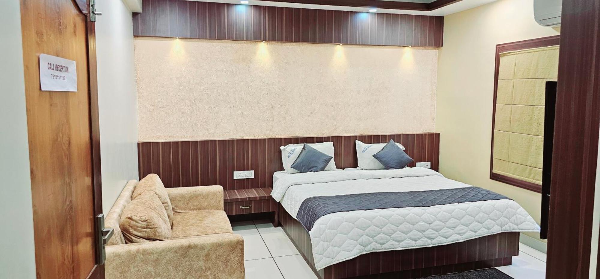 Hotel Royal Wings Elur Exterior photo