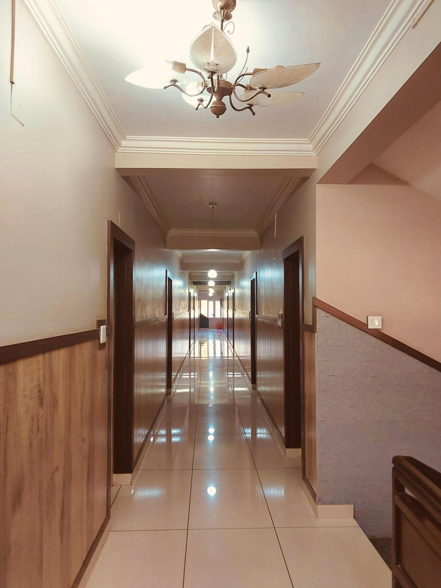 Hotel Royal Wings Elur Exterior photo